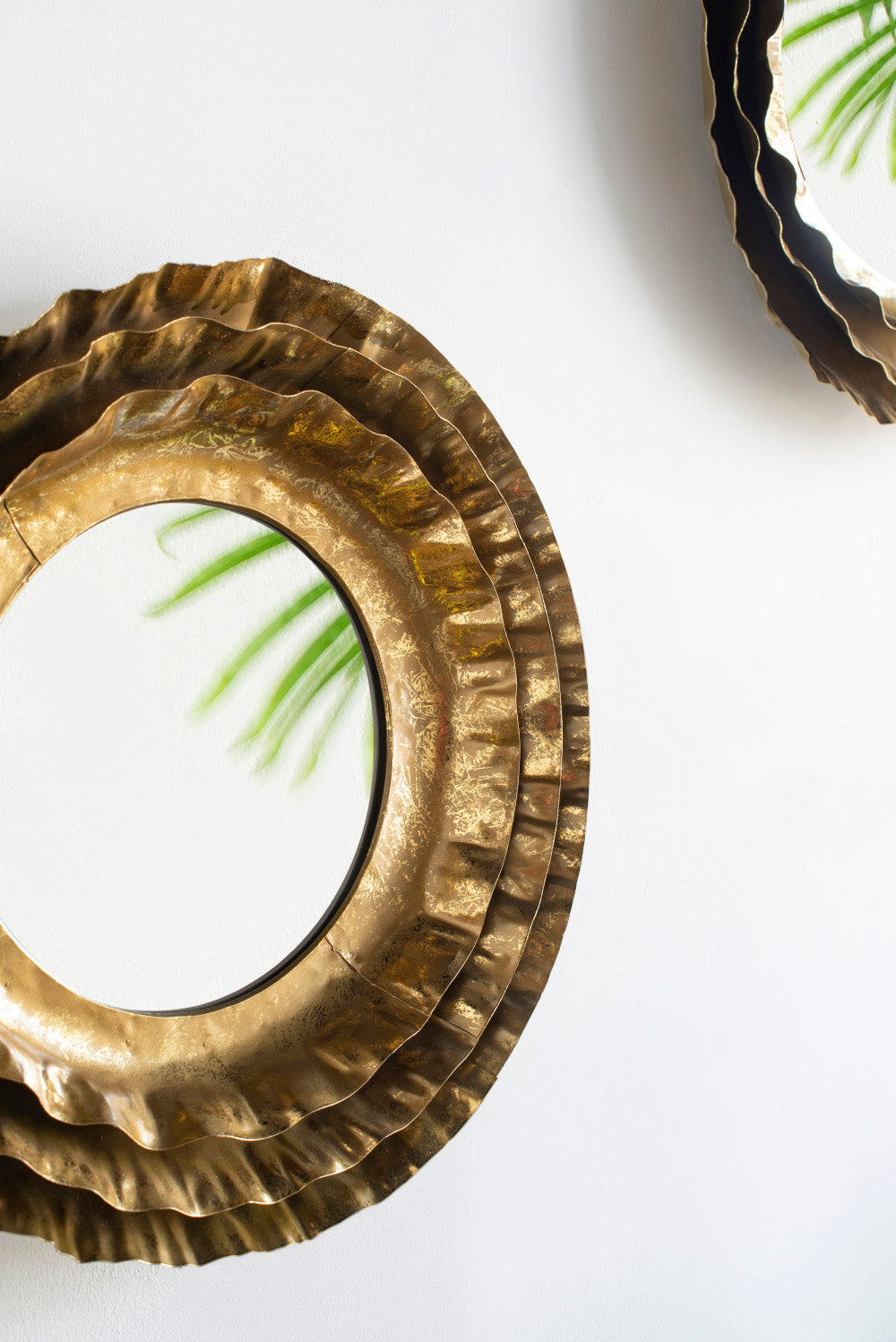 16 Inch Round Wall Mirror with Gold Metal Frame, Mid-Century Modern Flower Accent Mirror for Living Room, Entryway, Mantel & Office