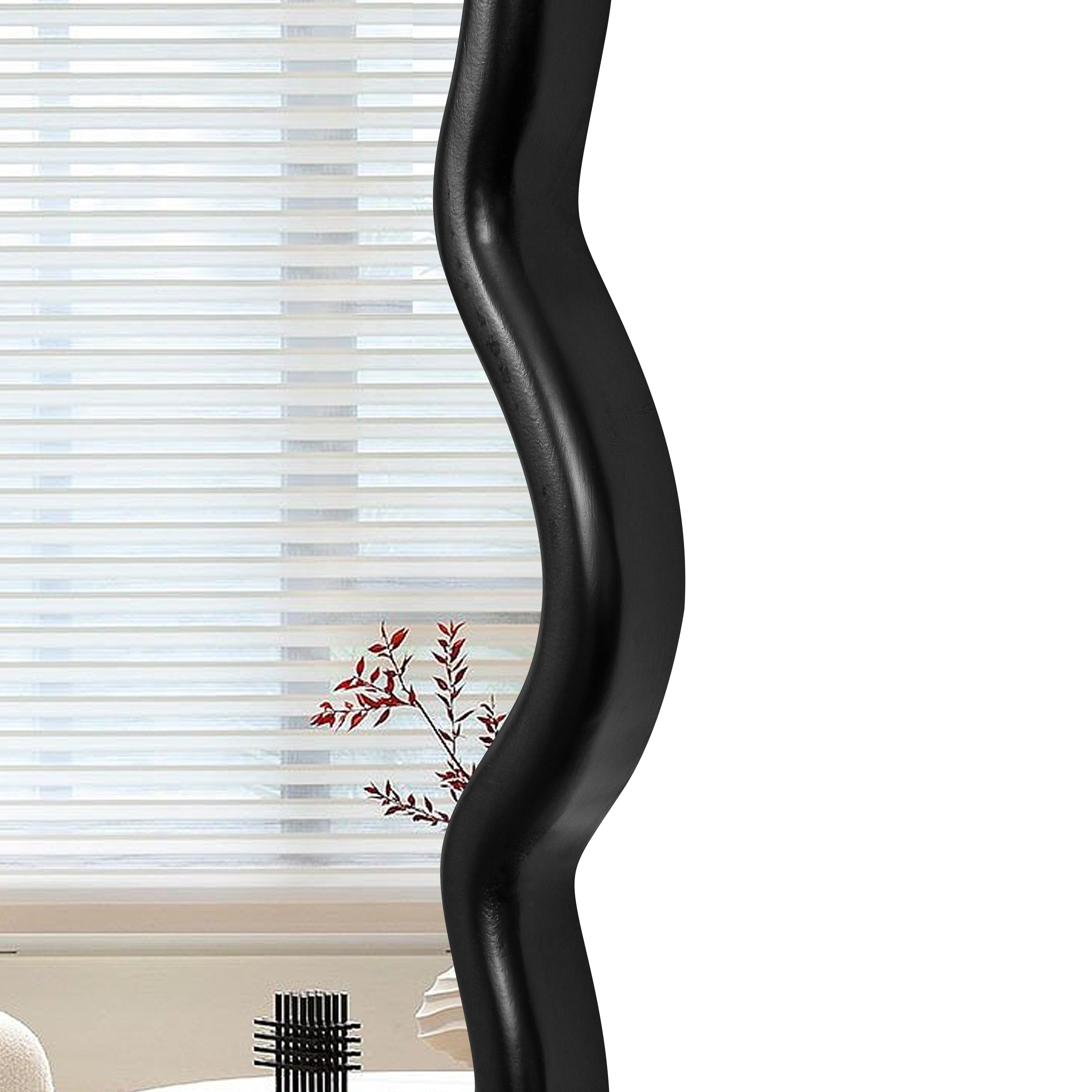 Wavy Round Black Wall Mirror, Solid Wood, 31.1'' Diameter