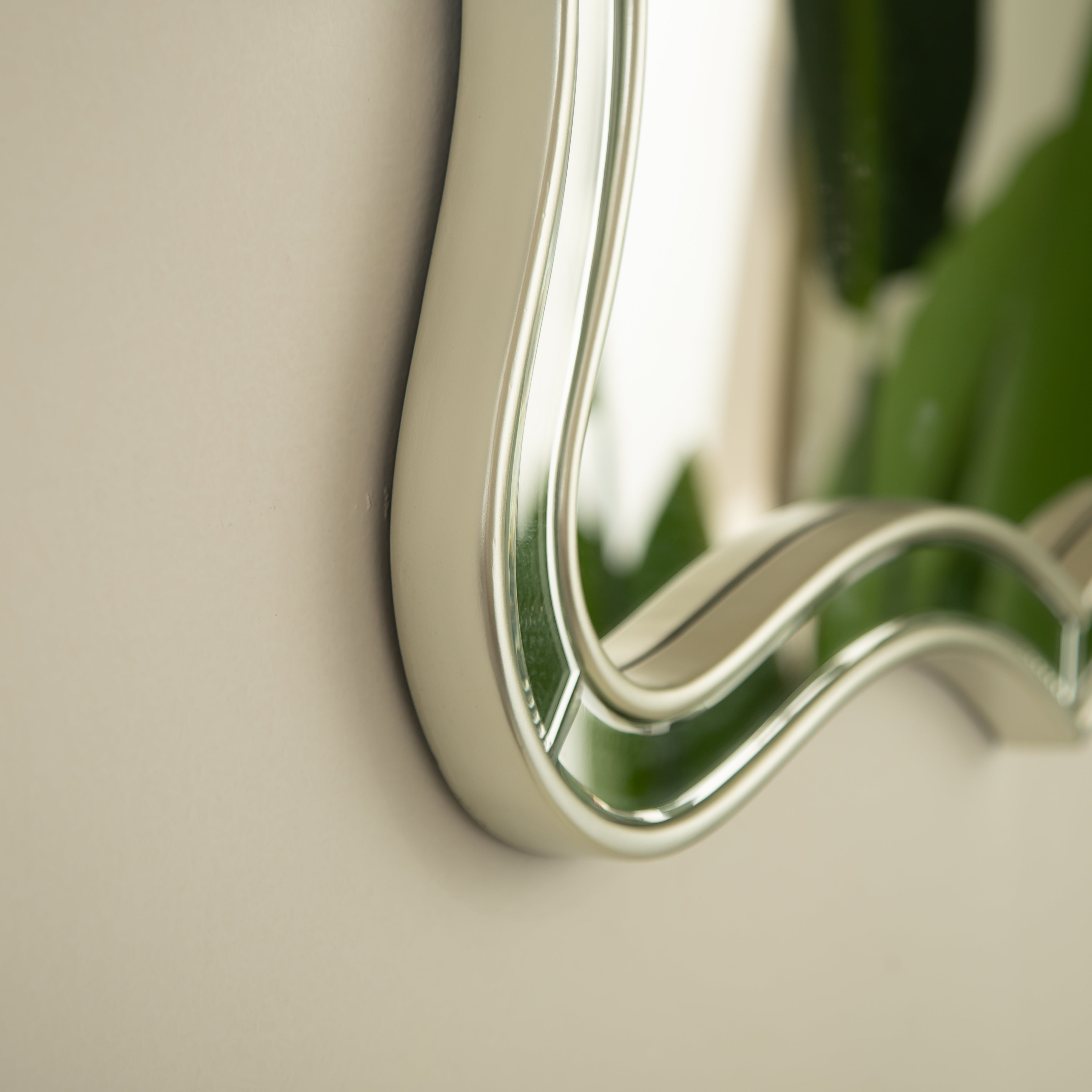 Fleuron Wave-Shaped Decorative Mirror with Champagne Silver Frame, 31'' x 24''