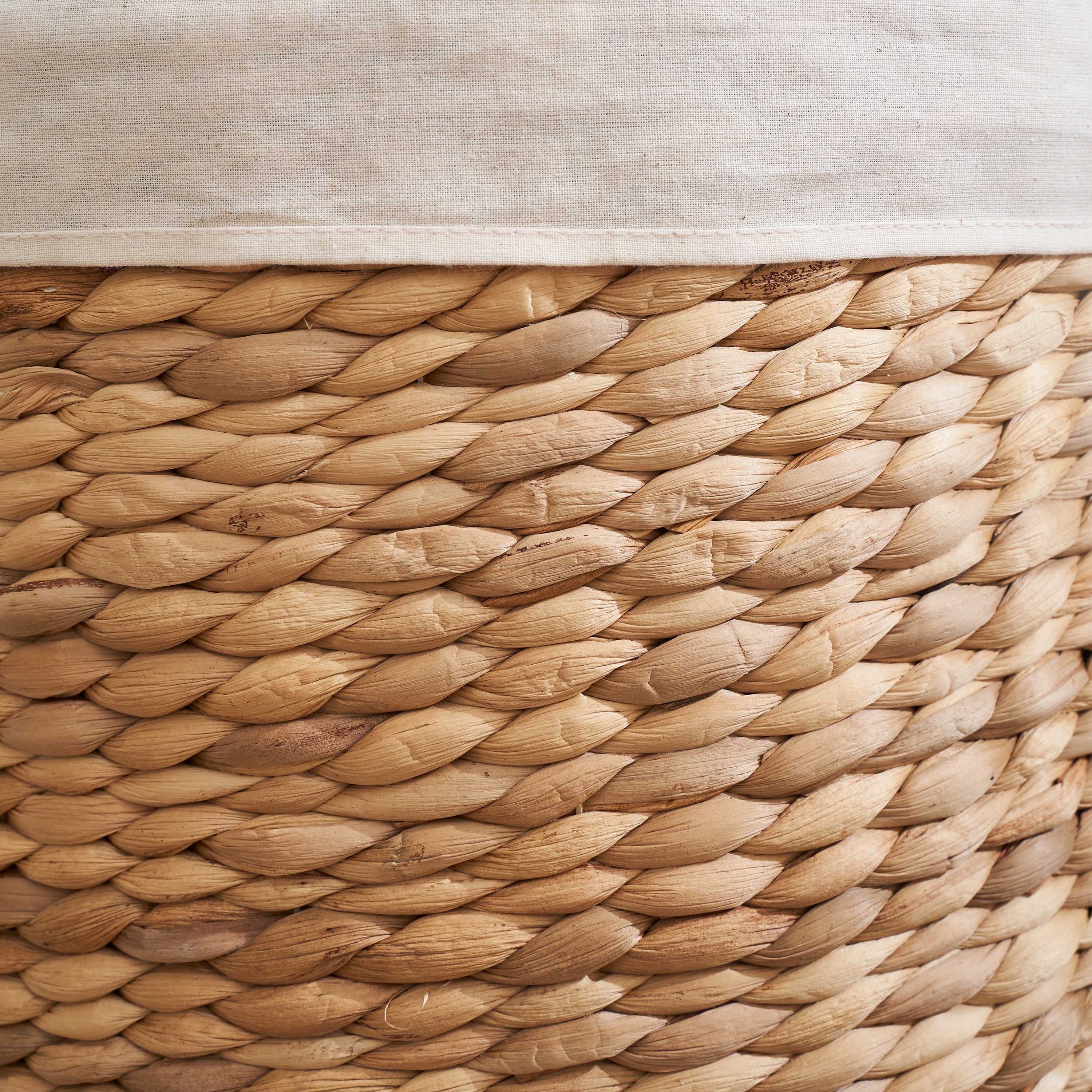 Ludmilla Tall Round Water Hyacinth Laundry Hamper with Lid – Handwoven Wicker Clothes Basket with Removable Liner for Bedroom& Home Storage, Natural Brown, 15" x 15" x 20"